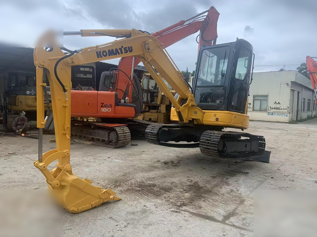 KOMATSU PC40MR-2 - Mini pelle: photos 1 KOMATSU PC40MR-2 - Mini pelle: photos 1