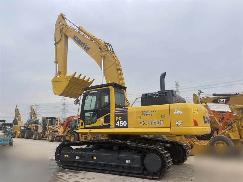 KOMATSU PC450-8 - Pelle sur chenille: photos 2 KOMATSU PC450-8 - Pelle sur chenille: photos 2