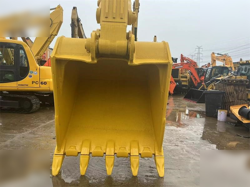 KOMATSU PC450-8 - Pelle sur chenille: photos 4 KOMATSU PC450-8 - Pelle sur chenille: photos 4