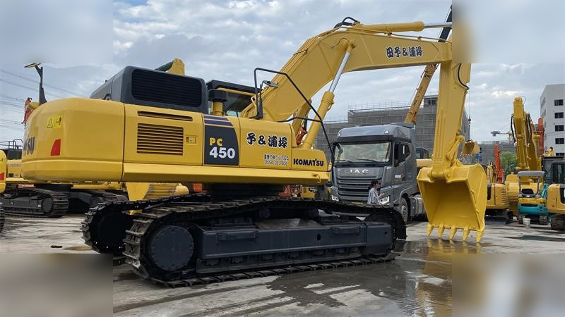 KOMATSU PC450-8 - Pelle sur chenille: photos 3 KOMATSU PC450-8 - Pelle sur chenille: photos 3