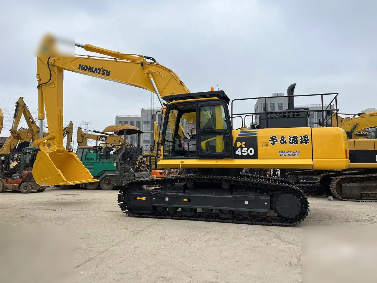 KOMATSU PC450-8 - Pelle sur chenille: photos 2 KOMATSU PC450-8 - Pelle sur chenille: photos 2