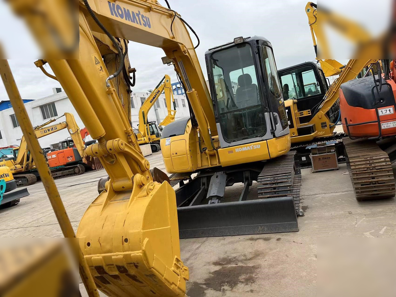 KOMATSU PC78US - Pelle sur chenille: photos 1 KOMATSU PC78US - Pelle sur chenille: photos 1