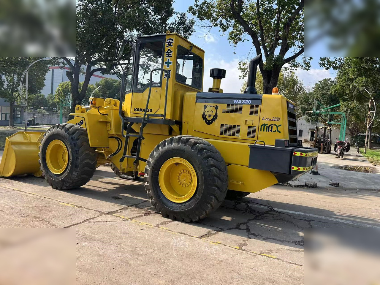 KOMATSU WA320-3 - Chargeuse sur pneus: photos 4 KOMATSU WA320-3 - Chargeuse sur pneus: photos 4
