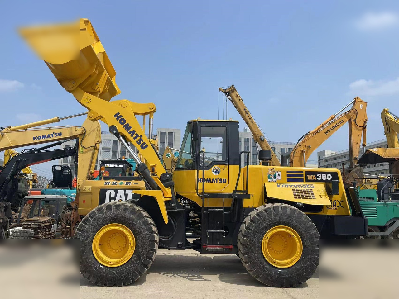 KOMATSU WA380-3 - Chargeuse sur pneus: photos 1 KOMATSU WA380-3 - Chargeuse sur pneus: photos 1