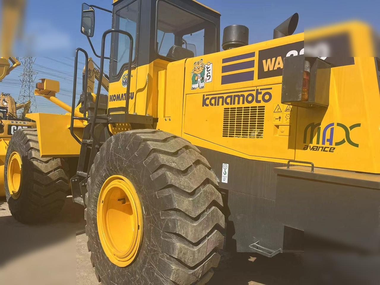 KOMATSU WA380-3 - Chargeuse sur pneus: photos 5 KOMATSU WA380-3 - Chargeuse sur pneus: photos 5