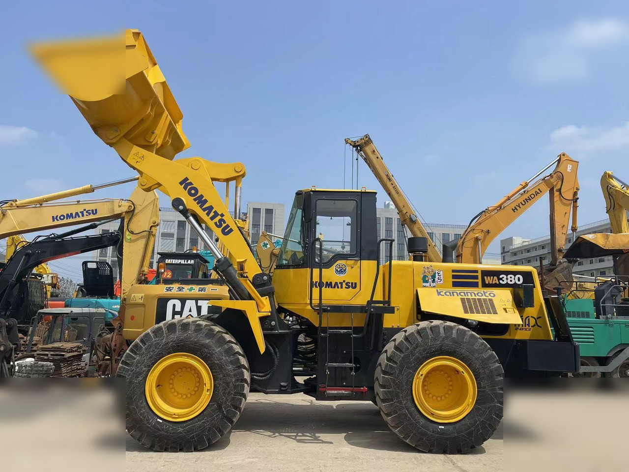 KOMATSU WA380-3 - Chargeuse sur pneus: photos 1 KOMATSU WA380-3 - Chargeuse sur pneus: photos 1