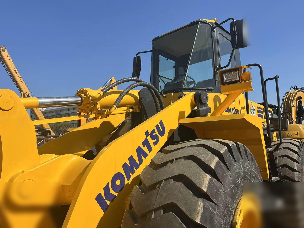 KOMATSU WA380-3 - Chargeuse sur pneus: photos 4 KOMATSU WA380-3 - Chargeuse sur pneus: photos 4