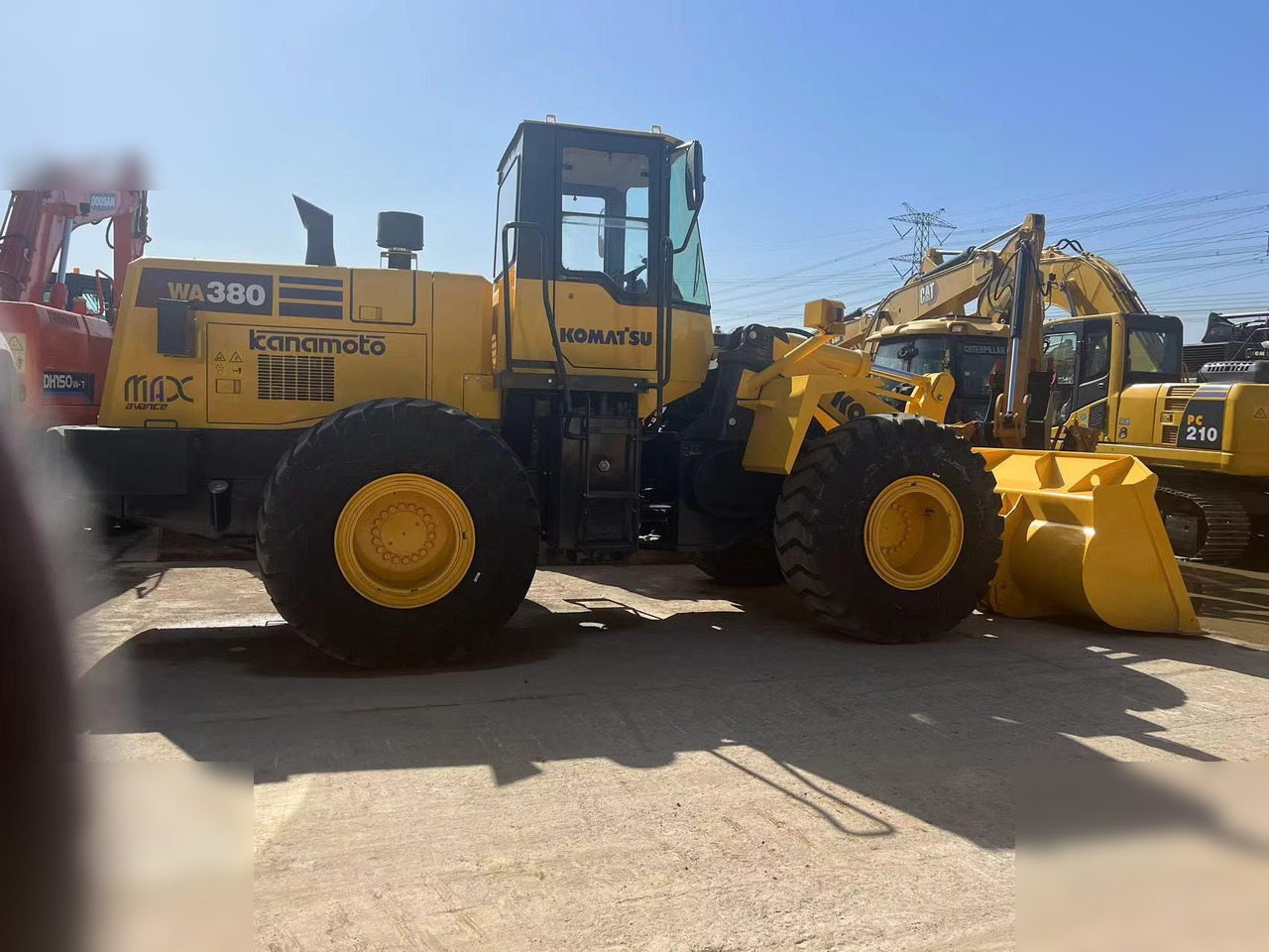 KOMATSU WA380-3 - Chargeuse sur pneus: photos 1 KOMATSU WA380-3 - Chargeuse sur pneus: photos 1