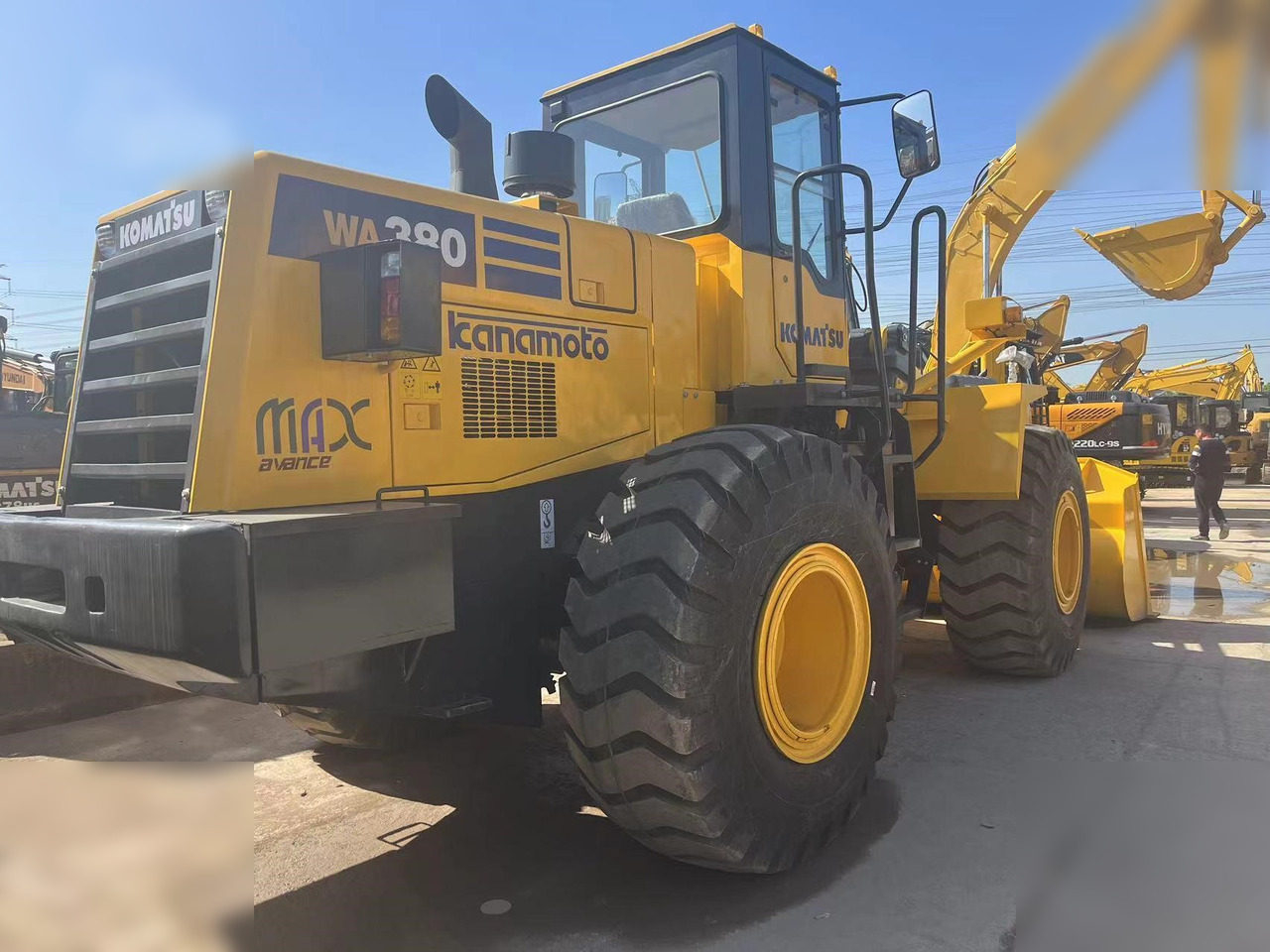 KOMATSU WA380-3 - Chargeuse sur pneus: photos 2 KOMATSU WA380-3 - Chargeuse sur pneus: photos 2