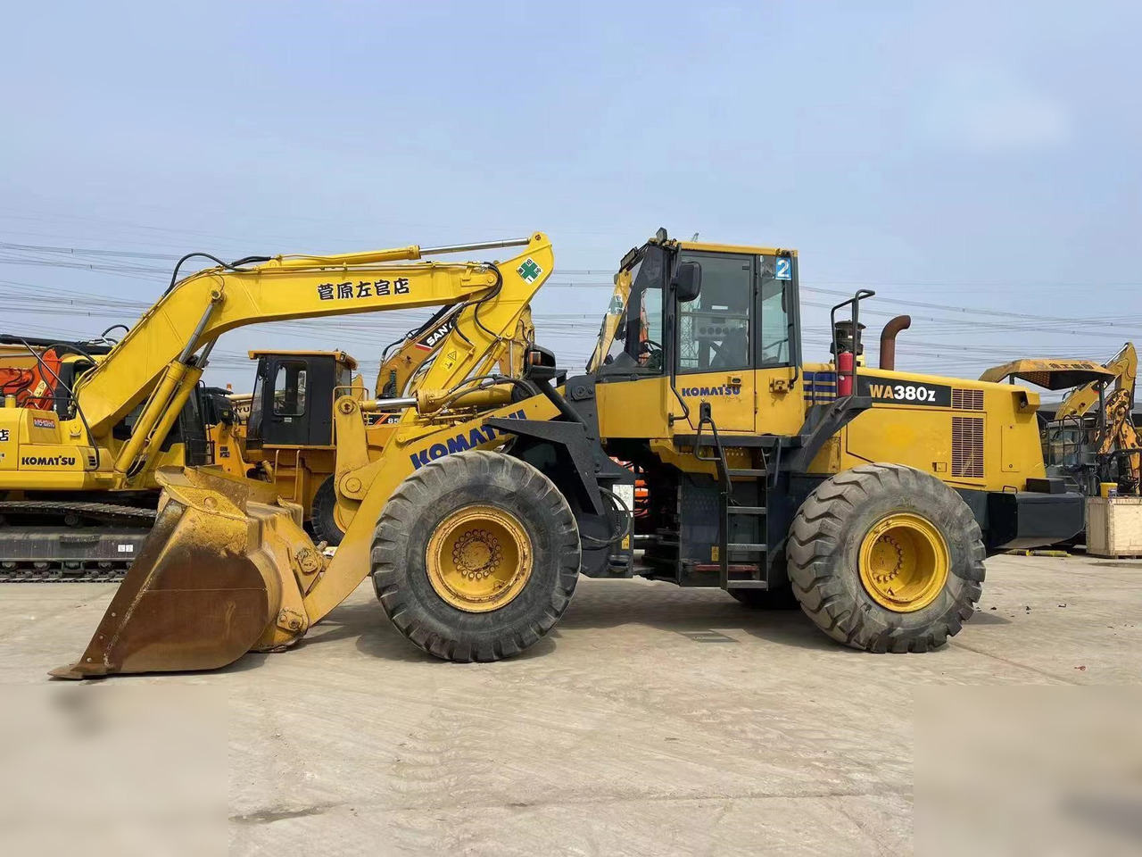 KOMATSU WA380Z-6 - Chargeuse sur pneus: photos 5 KOMATSU WA380Z-6 - Chargeuse sur pneus: photos 5