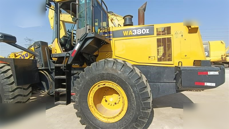 KOMATSU WA380Z-6 - Chargeuse sur pneus: photos 2 KOMATSU WA380Z-6 - Chargeuse sur pneus: photos 2
