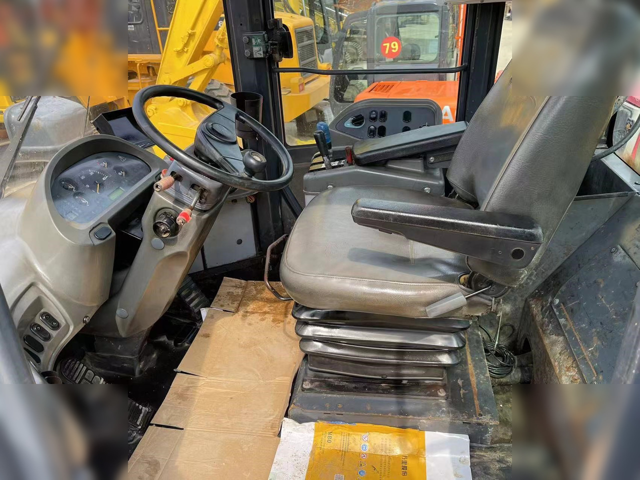 KOMATSU WA380Z-6 - Chargeuse sur pneus: photos 5 KOMATSU WA380Z-6 - Chargeuse sur pneus: photos 5