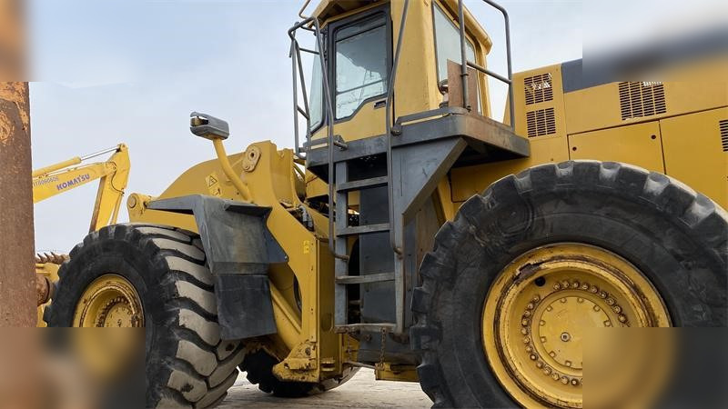 KOMATSU WA600-3 - Chargeuse sur pneus: photos 4 KOMATSU WA600-3 - Chargeuse sur pneus: photos 4