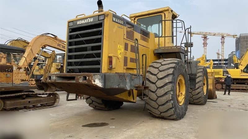 KOMATSU WA600-3 - Chargeuse sur pneus: photos 4 KOMATSU WA600-3 - Chargeuse sur pneus: photos 4
