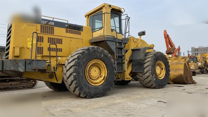 KOMATSU WA600-3 - Chargeuse sur pneus: photos 1 KOMATSU WA600-3 - Chargeuse sur pneus: photos 1