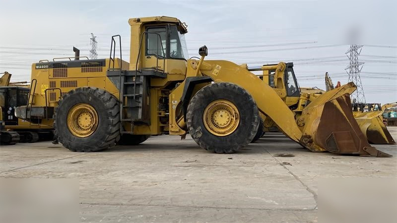 KOMATSU WA600-3 - Chargeuse sur pneus: photos 2 KOMATSU WA600-3 - Chargeuse sur pneus: photos 2