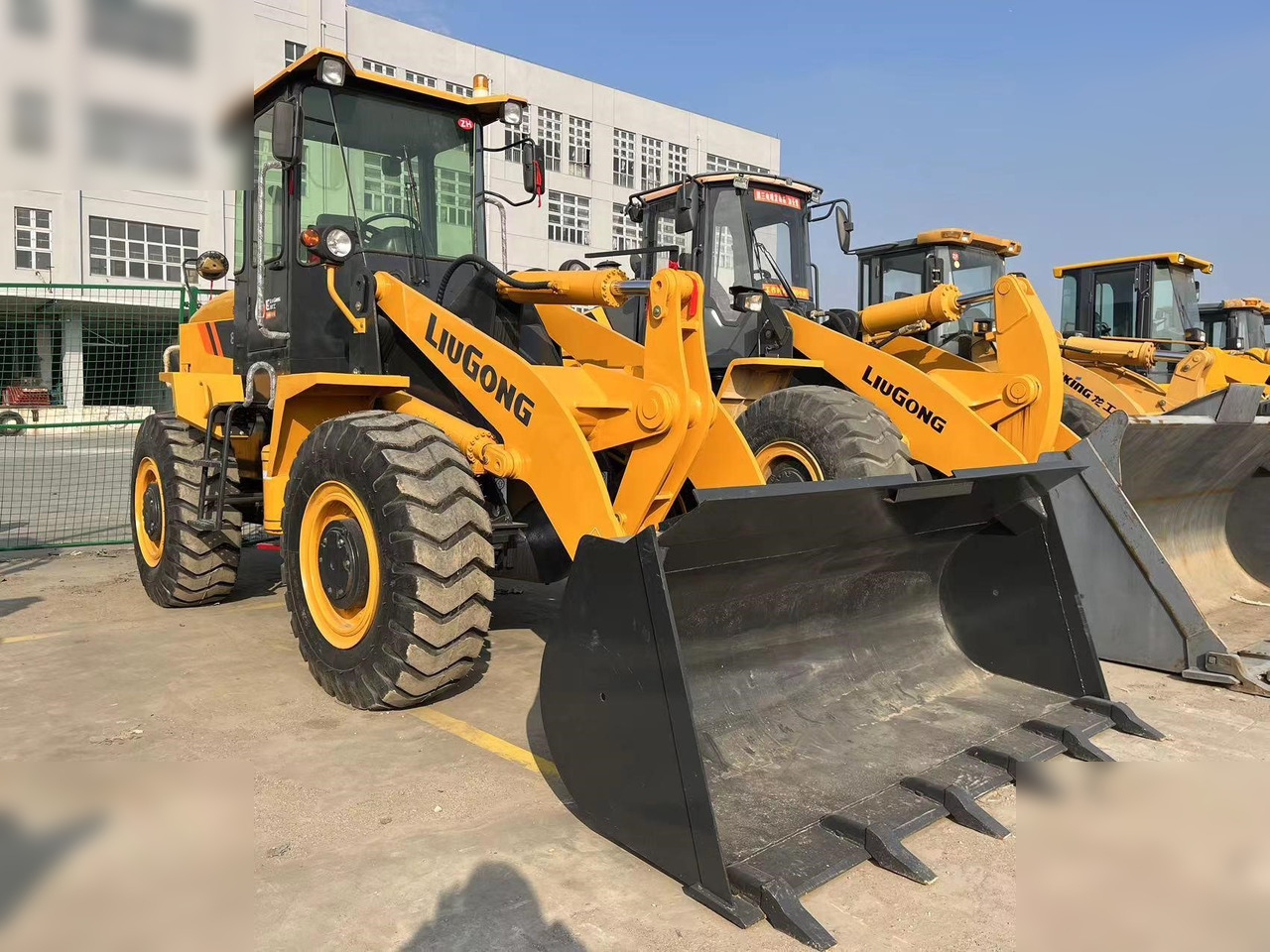 LIUGONG 836 - Chargeuse sur pneus: photos 1 LIUGONG 836 - Chargeuse sur pneus: photos 1