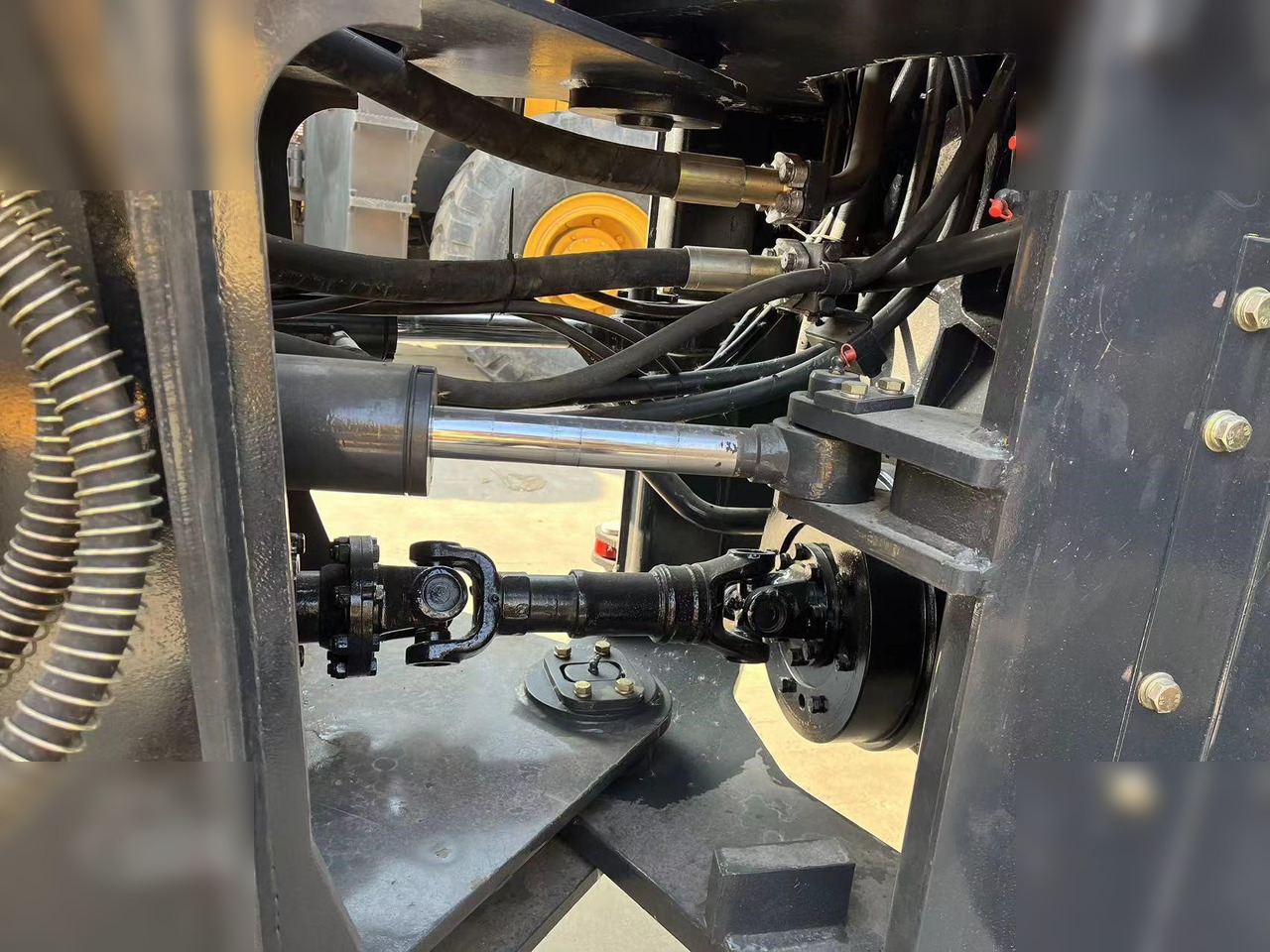 LIUGONG 836 - Chargeuse sur pneus: photos 4 LIUGONG 836 - Chargeuse sur pneus: photos 4