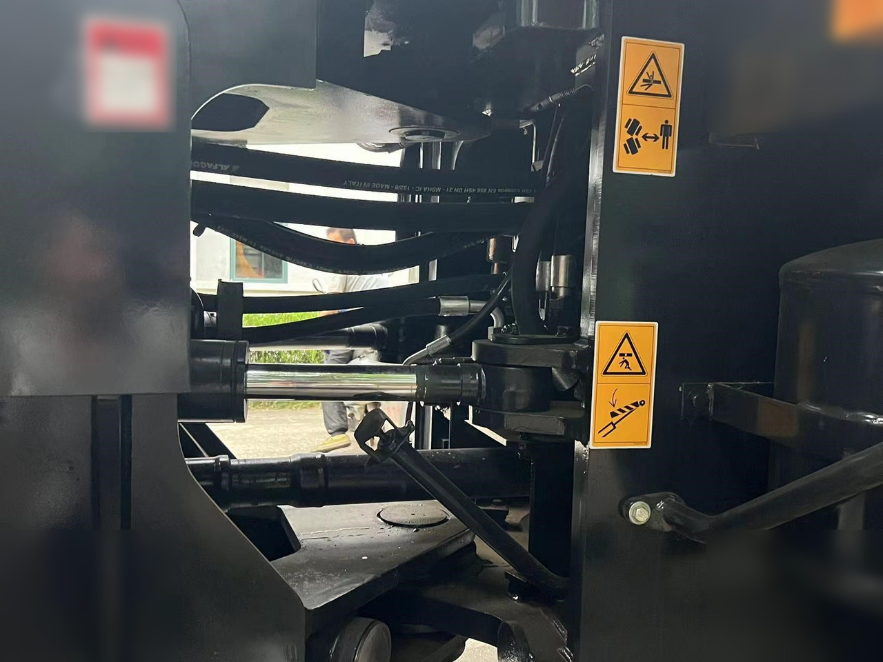 Chargeuse sur pneus LIUGONG 856H: photos 9