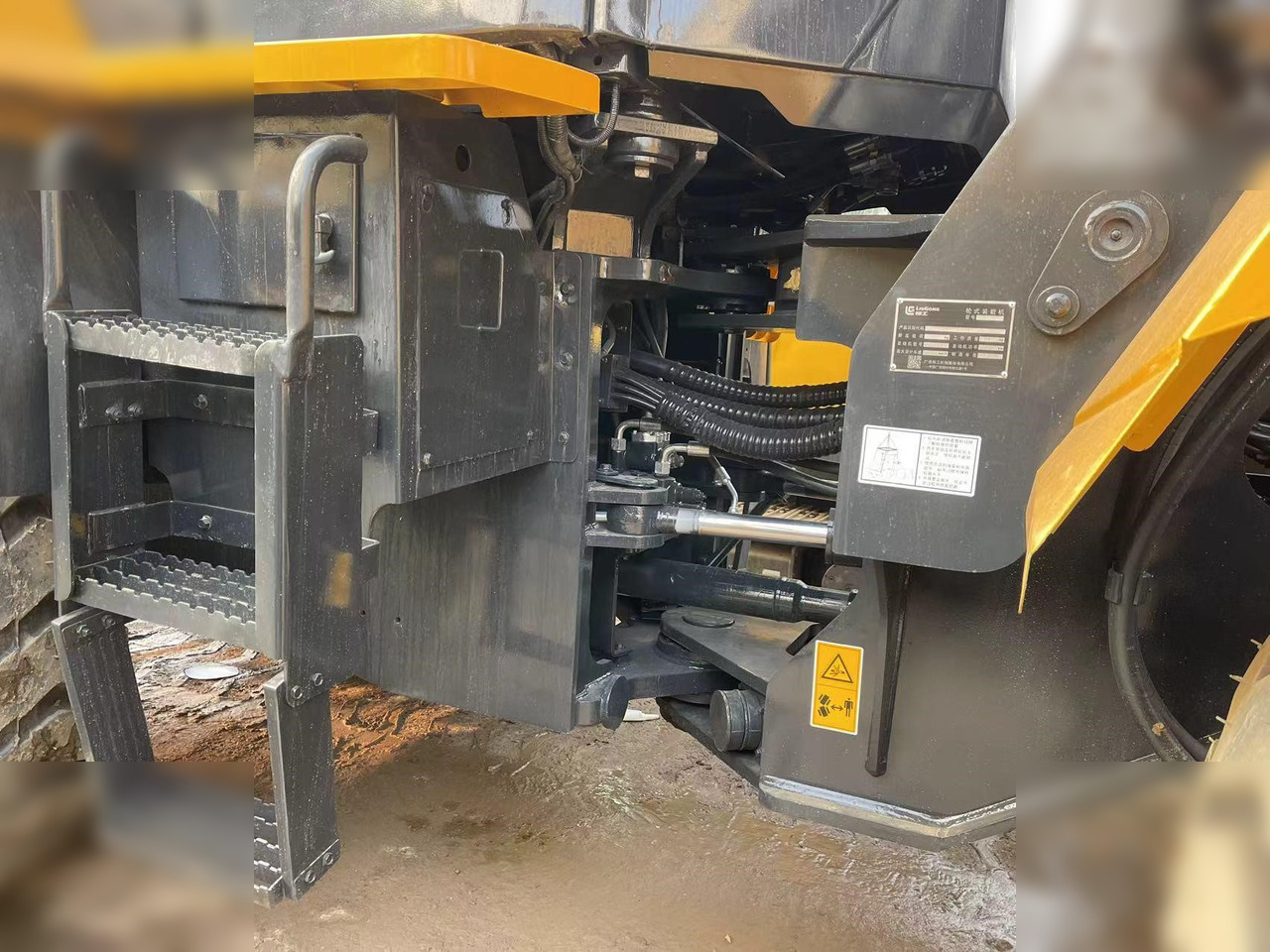 LIUGONG 856H - Chargeuse sur pneus: photos 4 LIUGONG 856H - Chargeuse sur pneus: photos 4