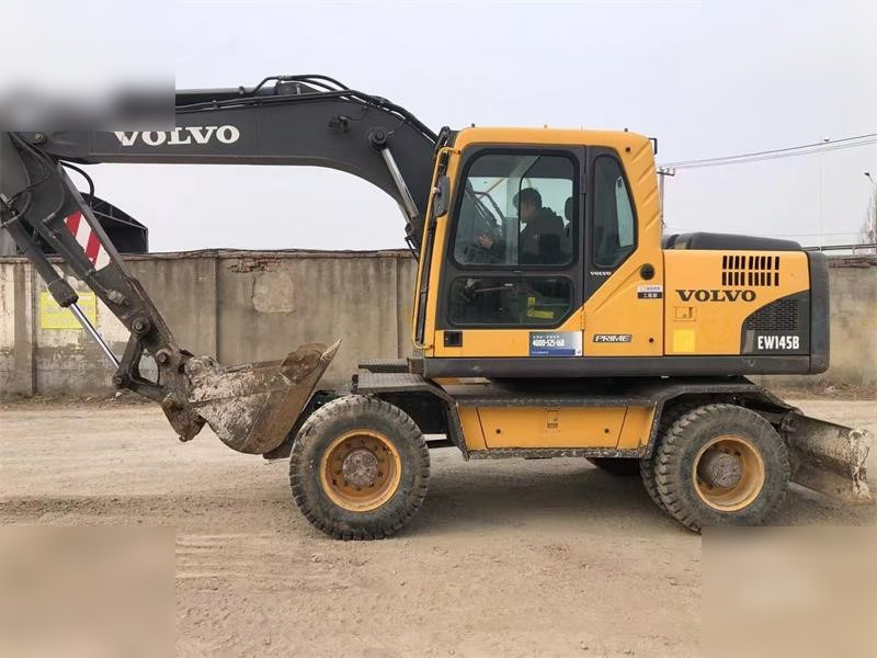 VOLVO EW145B - Pelle sur pneus: photos 2 VOLVO EW145B - Pelle sur pneus: photos 2