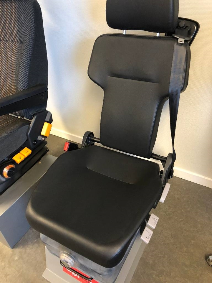 Isringhausen Stolar i olika modeller - Siège pour Engins de chantier: photos 2 Isringhausen Stolar i olika modeller - Siège pour Engins de chantier: photos 2