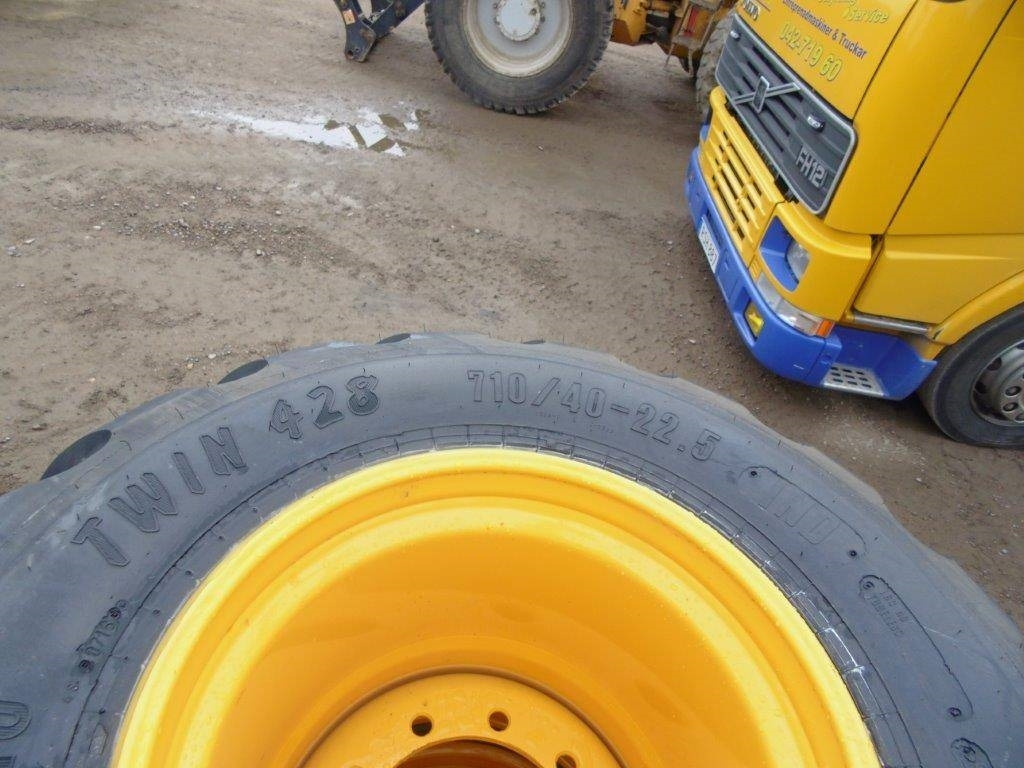 Trelleborg Twin 428 710-40-22,5 med fälg - Roue complète pour Autre matériel: photos 1 Trelleborg Twin 428 710-40-22,5 med fälg - Roue complète pour Autre matériel: photos 1