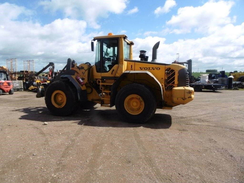 Volvo L 120 F - Chargeuse sur pneus: photos 1 Volvo L 120 F - Chargeuse sur pneus: photos 1