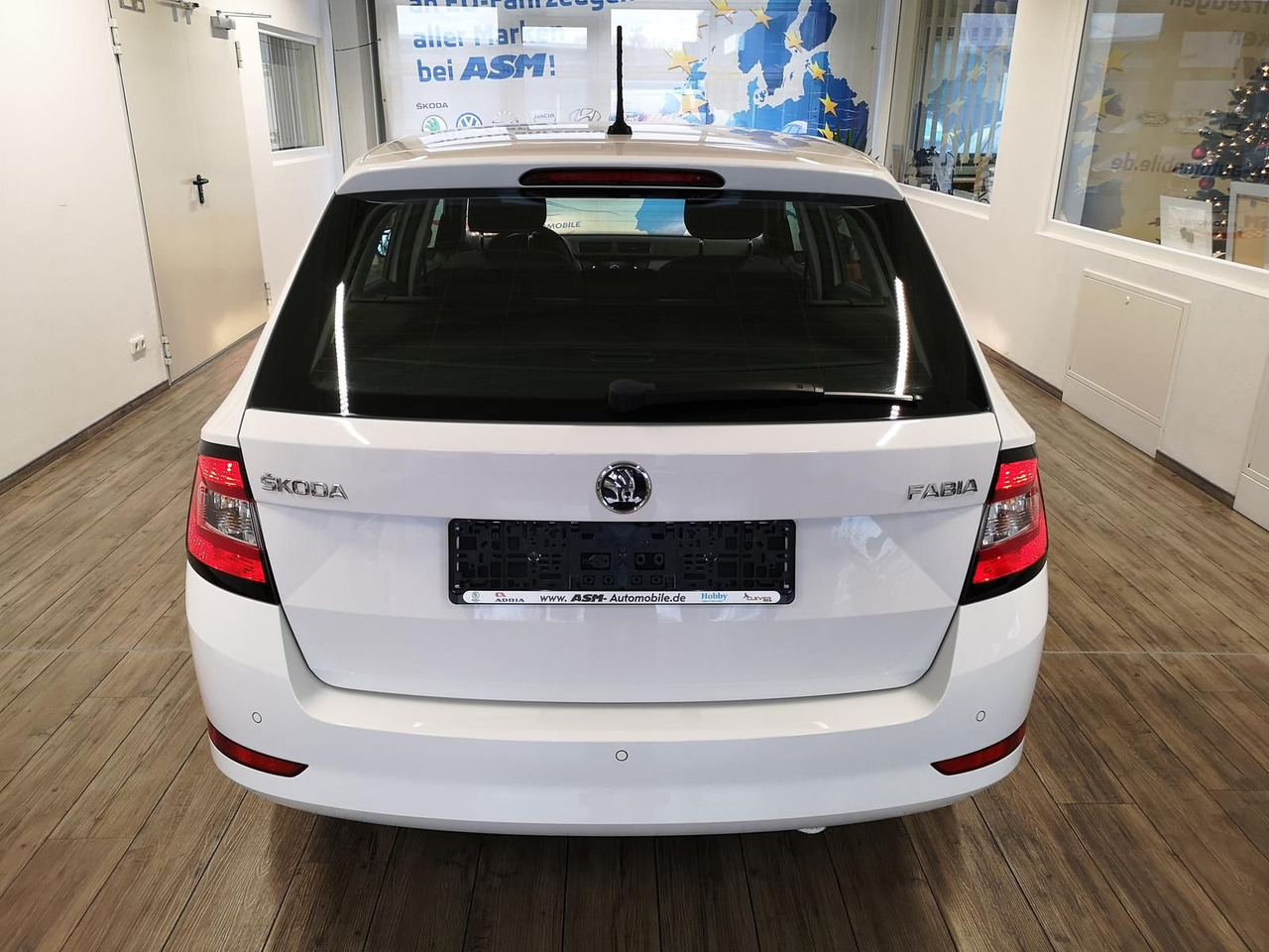 Skoda Fabia Combi Ambition 1.0TSI 81kW+R-KAM+PDC+KLIMA - Voiture: photos 4 Skoda Fabia Combi Ambition 1.0TSI 81kW+R-KAM+PDC+KLIMA - Voiture: photos 4