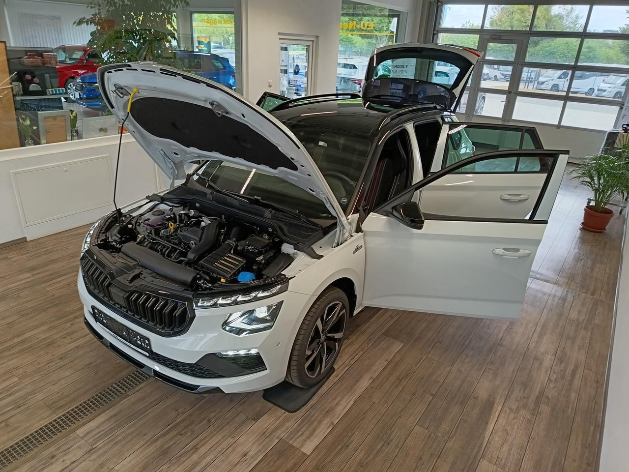 Skoda Kamiq Monte Carlo 1,5 TSI DSG*AHK*PANO*LED*ACC* - SUV: photos 2 Skoda Kamiq Monte Carlo 1,5 TSI DSG*AHK*PANO*LED*ACC* - SUV: photos 2