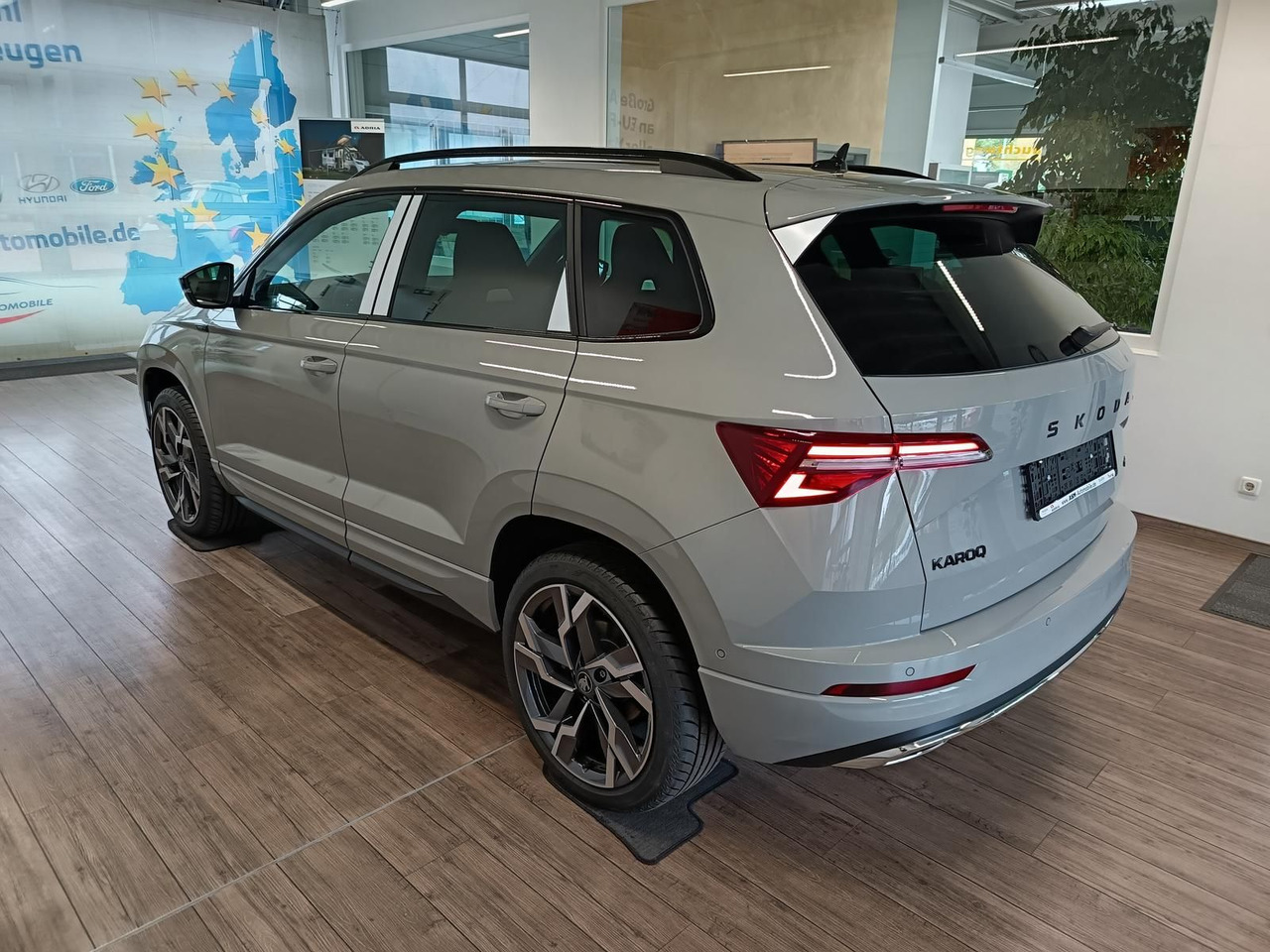 Skoda Karoq Sportline 2,0 TDI DSG 4x4*AHK*PSD*STD.HZG* - SUV: photos 4 Skoda Karoq Sportline 2,0 TDI DSG 4x4*AHK*PSD*STD.HZG* - SUV: photos 4