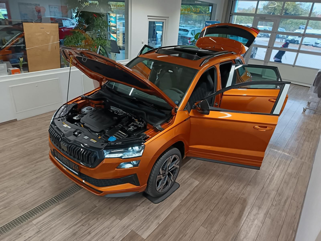 Skoda Karoq Sportline 2,0 TDI DSG 4x4*AHK*PSD*STD.HZG* - SUV: photos 2 Skoda Karoq Sportline 2,0 TDI DSG 4x4*AHK*PSD*STD.HZG* - SUV: photos 2