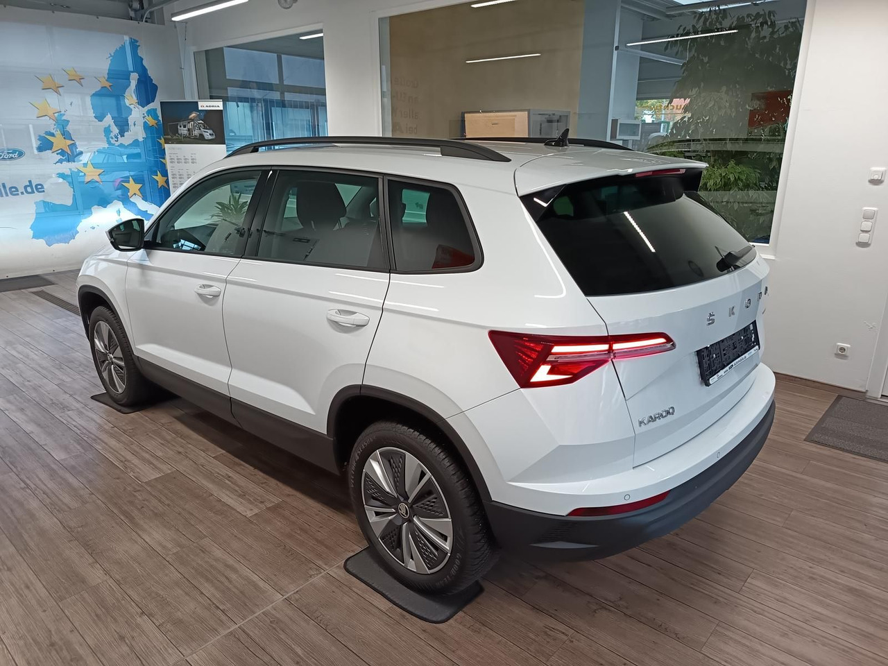 Skoda Karoq Style 1,5 TSI DSG*AHK*NAVI*LED*R-KAM*2xPDC - SUV: photos 4 Skoda Karoq Style 1,5 TSI DSG*AHK*NAVI*LED*R-KAM*2xPDC - SUV: photos 4