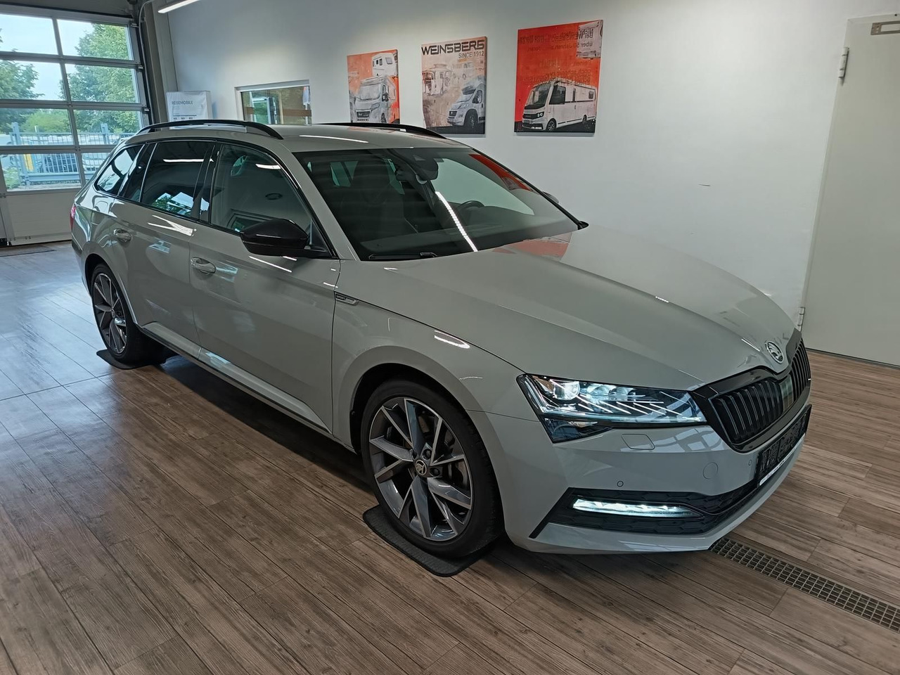 Skoda Superb Combi Sportline 2.0TSI DSG4x4*AHK*DCC*ACC - Voiture break: photos 3 Skoda Superb Combi Sportline 2.0TSI DSG4x4*AHK*DCC*ACC - Voiture break: photos 3