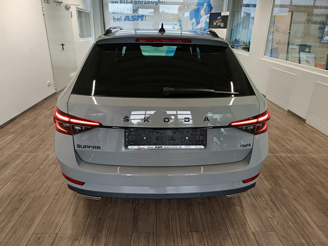 Skoda Superb Combi Sportline 2.0TSI DSG4x4*AHK*DCC*ACC - Voiture break: photos 5 Skoda Superb Combi Sportline 2.0TSI DSG4x4*AHK*DCC*ACC - Voiture break: photos 5