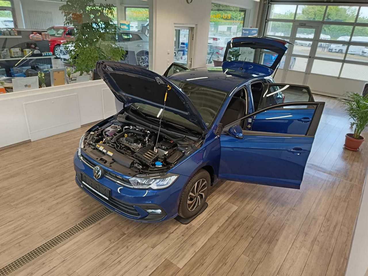 Volkswagen Polo Life 1.0 TSI 70 kW*LED*R-KAM*TEMP*PDC*SHZ* - Voiture: photos 2 Volkswagen Polo Life 1.0 TSI 70 kW*LED*R-KAM*TEMP*PDC*SHZ* - Voiture: photos 2