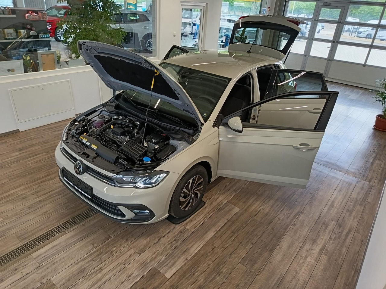 Volkswagen Polo Life 1.0 TSI 70kW DSG*LED*ACC*R-KAM*DAB*PDC - Voiture: photos 2 Volkswagen Polo Life 1.0 TSI 70kW DSG*LED*ACC*R-KAM*DAB*PDC - Voiture: photos 2