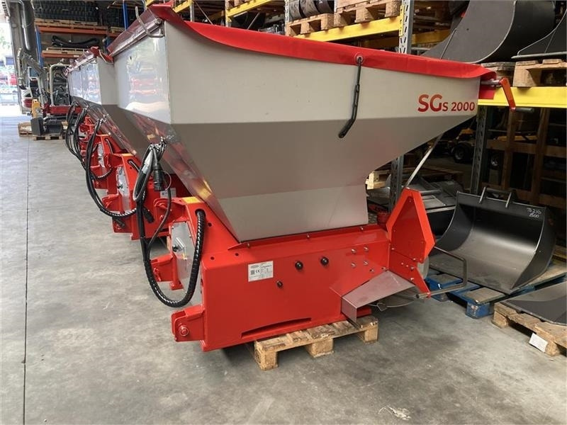 Bredal SGS 2000 Inkl. Lysanlæg, sold og rullepresenning - Epandeur de sable pour Véhicule de voirie/ Spécial: photos 1 Bredal SGS 2000 Inkl. Lysanlæg, sold og rullepresenning - Epandeur de sable pour Véhicule de voirie/ Spécial: photos 1