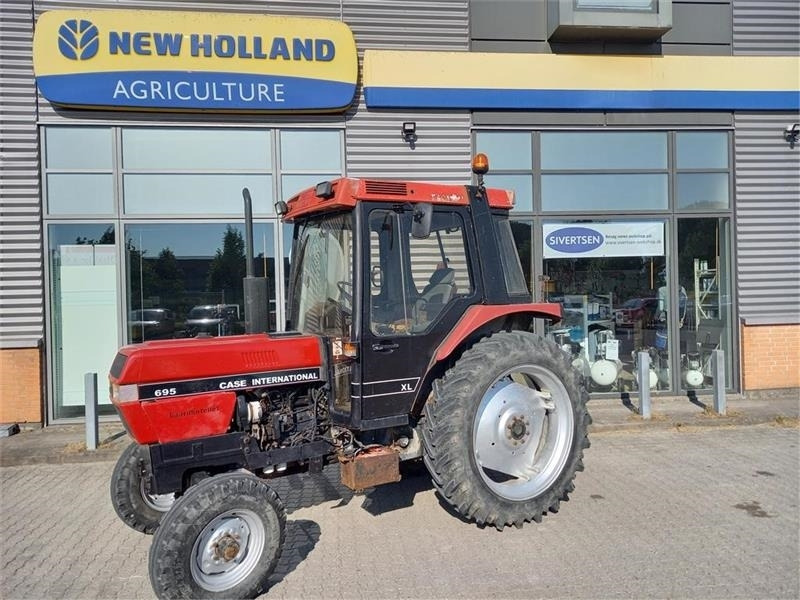 Case IH 695 XL - Tracteur agricole: photos 1 Case IH 695 XL - Tracteur agricole: photos 1