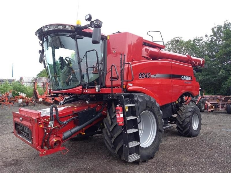 Case IH Axial Flow 9240 - Moissonneuse-batteuse: photos 1 Case IH Axial Flow 9240 - Moissonneuse-batteuse: photos 1