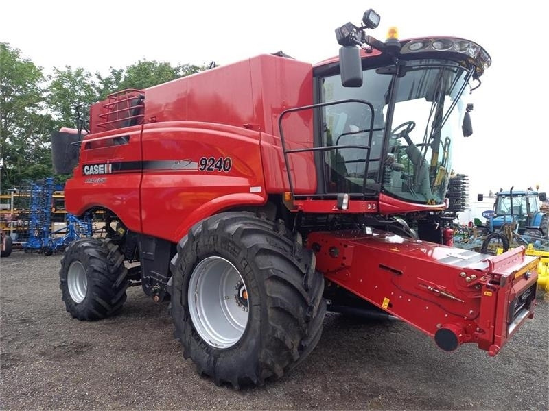 Case IH Axial Flow 9240 - Moissonneuse-batteuse: photos 2 Case IH Axial Flow 9240 - Moissonneuse-batteuse: photos 2