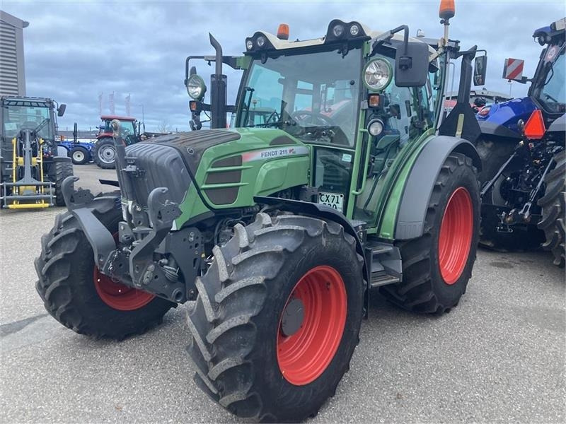 Fendt 211 Vario TMS - Tracteur agricole: photos 2 Fendt 211 Vario TMS - Tracteur agricole: photos 2