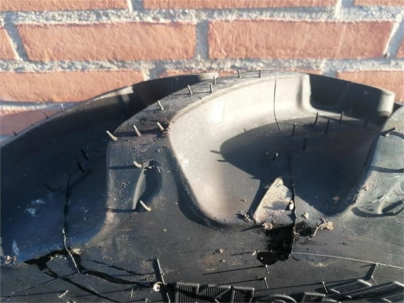 Kleber 300/70R20 - Pneu pour Véhicule de voirie/ Spécial: photos 2 Kleber 300/70R20 - Pneu pour Véhicule de voirie/ Spécial: photos 2