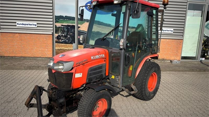 Kubota B2530 HST B2530 - Tracteur communal: photos 1 Kubota B2530 HST B2530 - Tracteur communal: photos 1