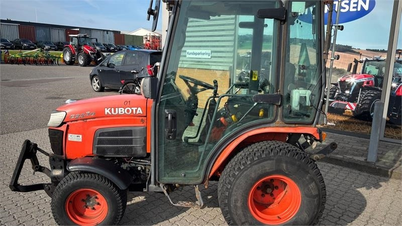 Kubota B2530 HST B2530 - Tracteur communal: photos 3 Kubota B2530 HST B2530 - Tracteur communal: photos 3