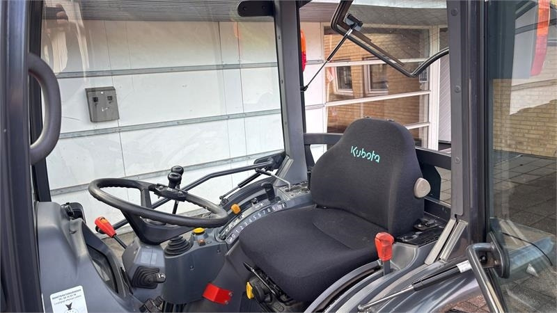 Kubota STW37 Kompakttraktor - Tracteur communal: photos 3 Kubota STW37 Kompakttraktor - Tracteur communal: photos 3