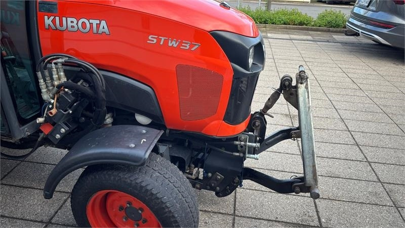 Kubota STW37 Kompakttraktor - Tracteur communal: photos 2 Kubota STW37 Kompakttraktor - Tracteur communal: photos 2