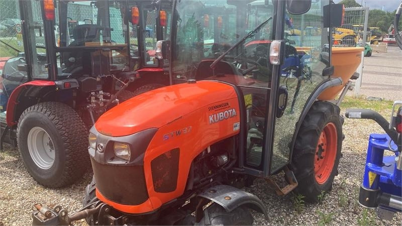 Kubota STW37 Kun 1144 timer STW37 - Tracteur communal: photos 2 Kubota STW37 Kun 1144 timer STW37 - Tracteur communal: photos 2