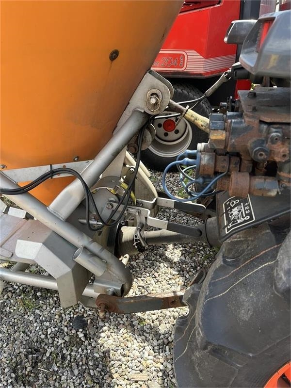 Kubota STW37 Kun 1144 timer STW37 - Tracteur communal: photos 5 Kubota STW37 Kun 1144 timer STW37 - Tracteur communal: photos 5