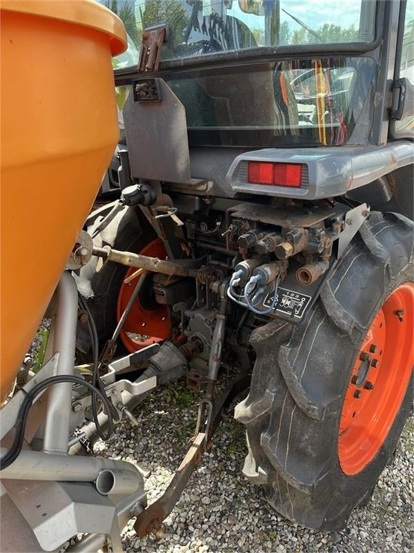 Kubota STW37 Kun 1144 timer STW37 - Tracteur communal: photos 4 Kubota STW37 Kun 1144 timer STW37 - Tracteur communal: photos 4